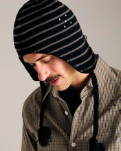 Cargar imagen en el visor de la galería, Pop Trading Company - Reversible Earflap Beanie (Black/Charcoal)