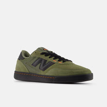 Cargar imagen en el visor de la galería, New Balance Numeric - NB Numeric 440 V2 (Dark Olive/Black)