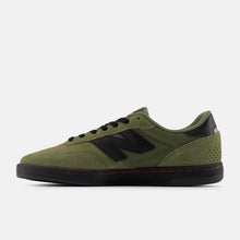 Cargar imagen en el visor de la galería, New Balance Numeric - NB Numeric 440 V2 (Dark Olive/Black)